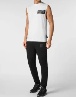 Sleeveless T-shirt
