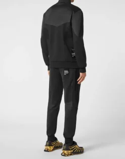 Tracksuit: Zip-up Jacket + jogging pants Statement
