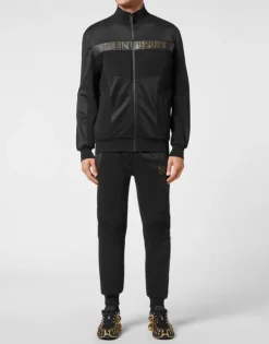 Tracksuit: Zip-up Jacket + jogging pants Statement